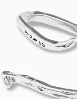 Bangle bracelet with a spiral-shaped nail