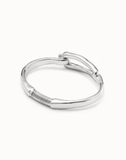 Bangle bracelet with buckle