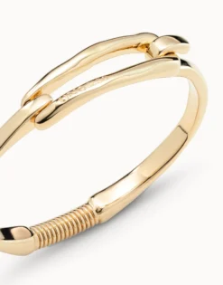 Bangle bracelet with buckle