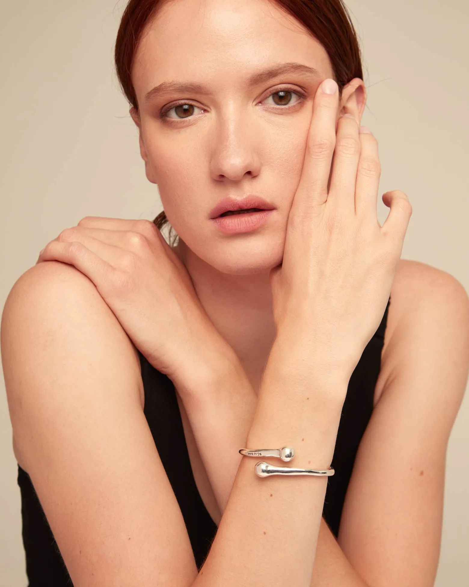 Bangle bracelet with inner spring