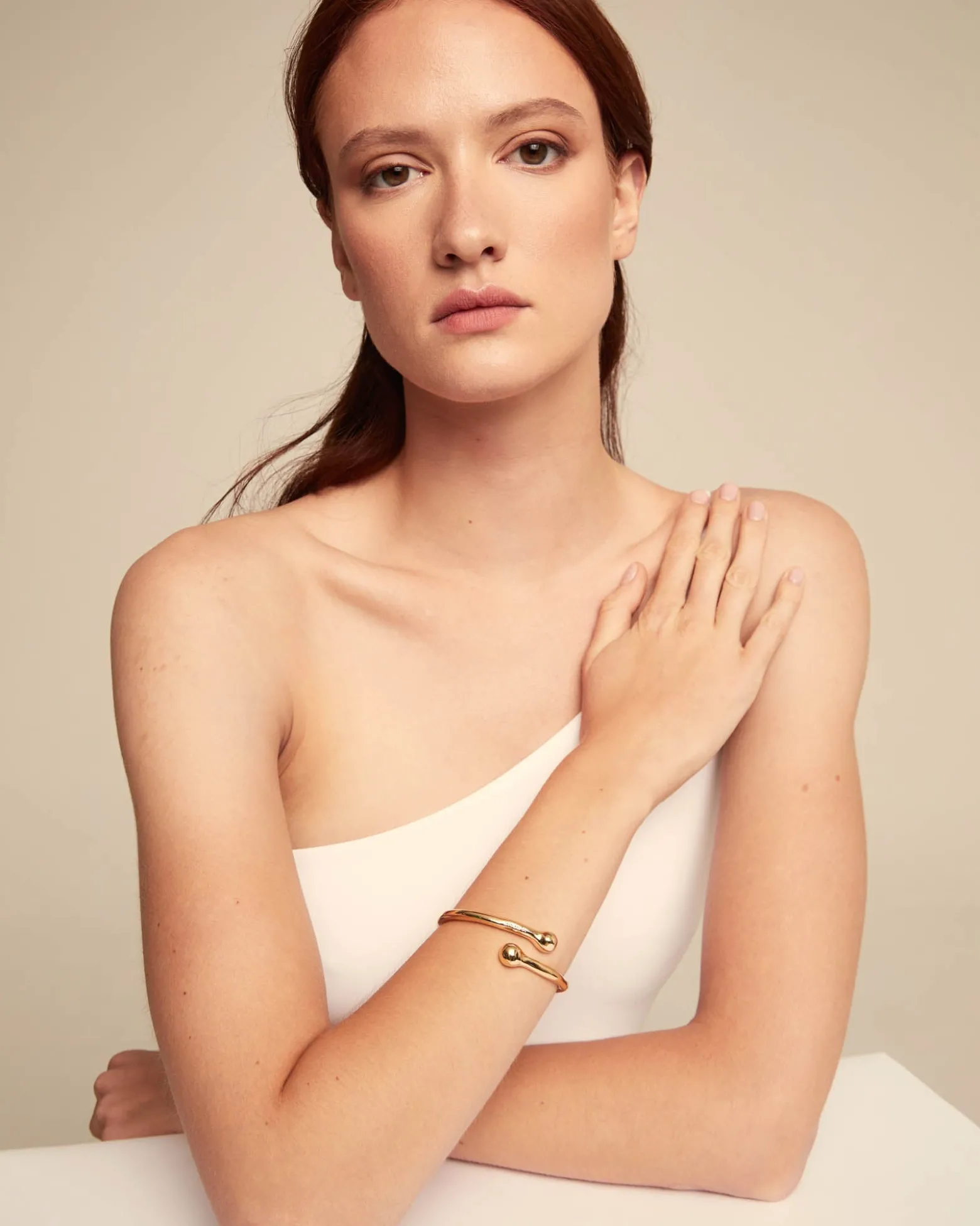 Bangle bracelet with inner spring