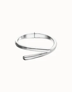 Bangle bracelet with intertwined organic shapes