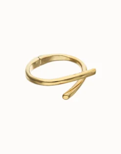 Bangle bracelet with intertwined organic shapes