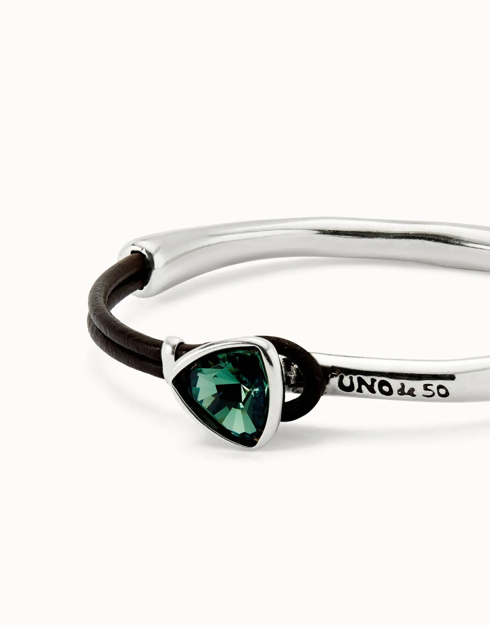 Bangle bracelet with leather and green crystal