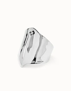 Bangle bracelet with manta ray structure
