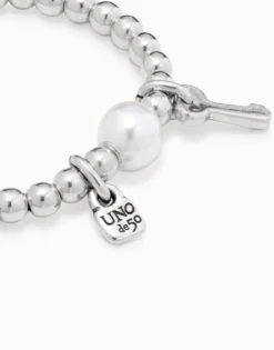 Bangle bracelet with pearl