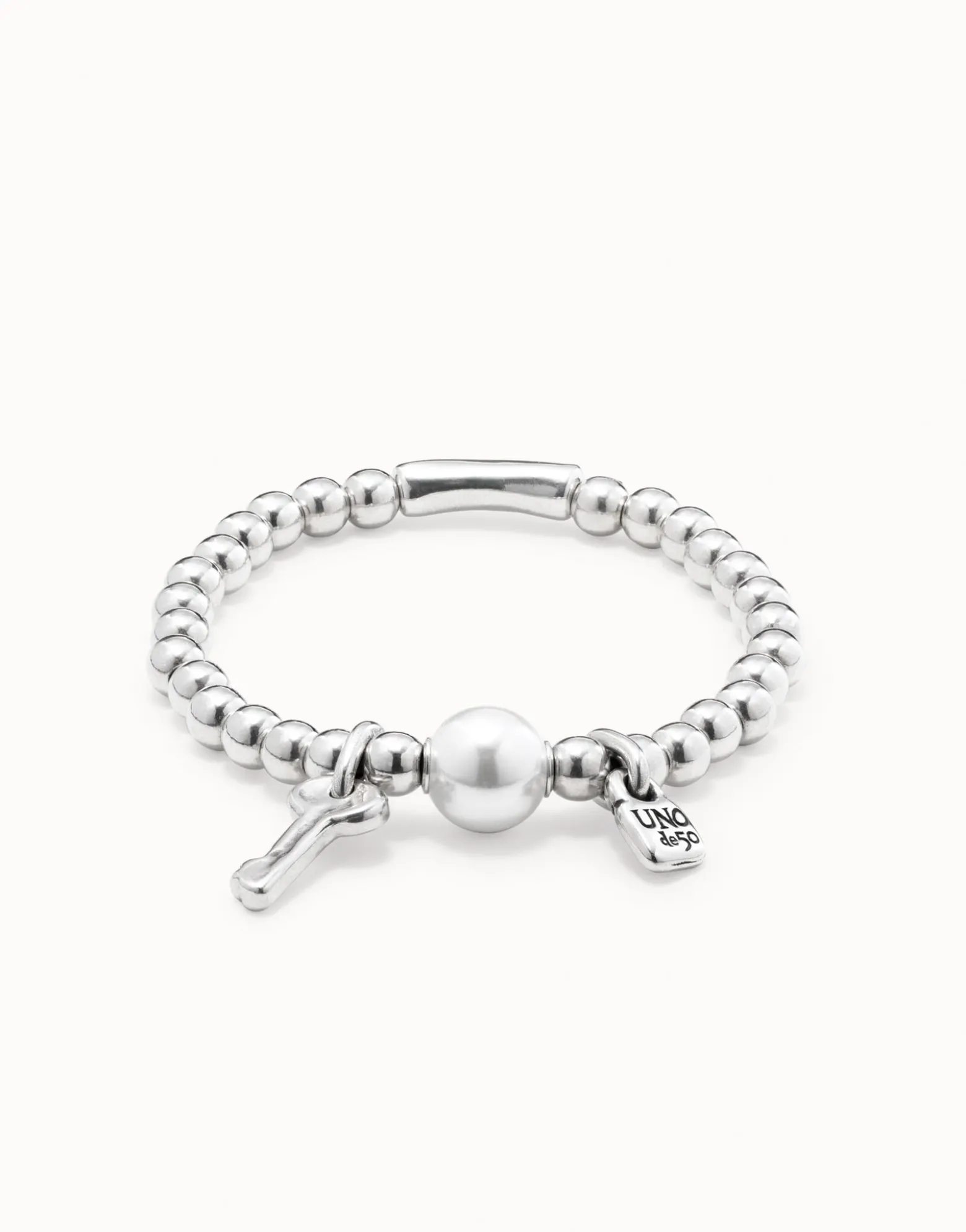 Bangle bracelet with pearl