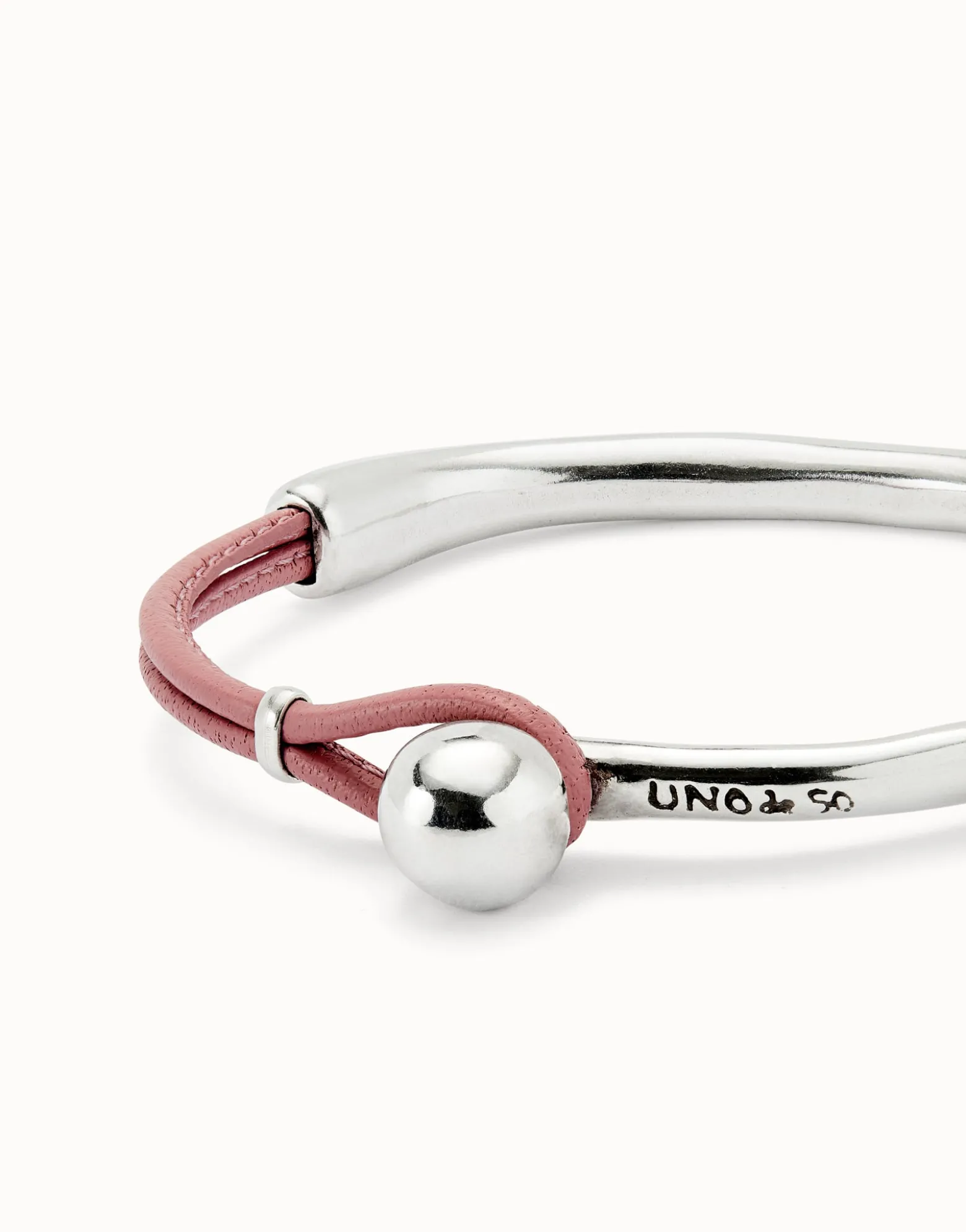 Bangle bracelet with pink leather