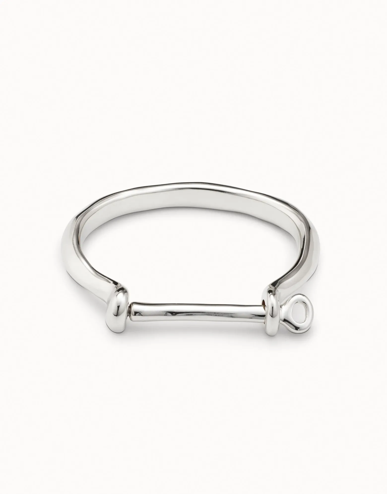 Bangle bracelet with shackle‑style clasp