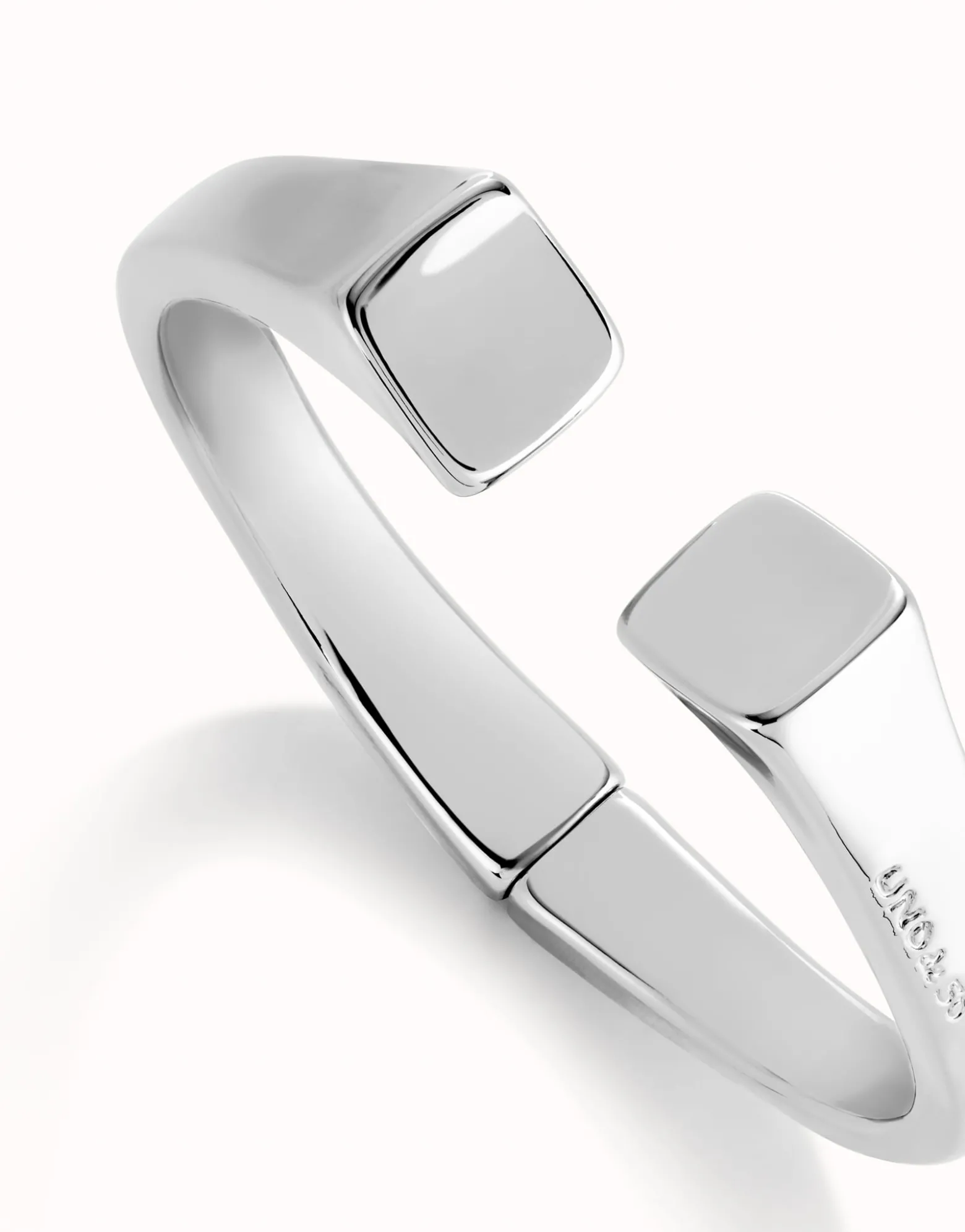 Bangle bracelet with square shape