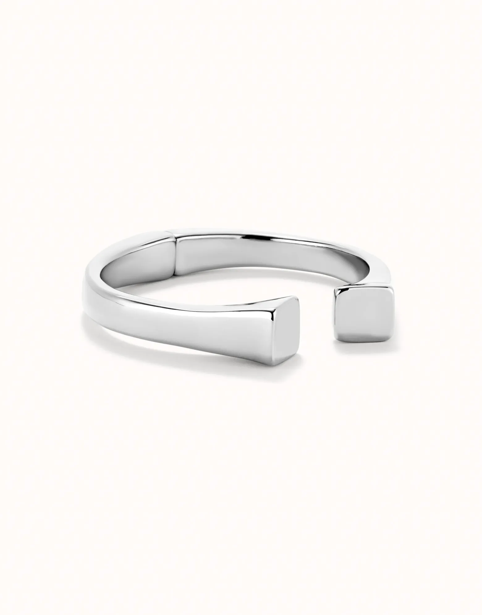 Bangle bracelet with square shape