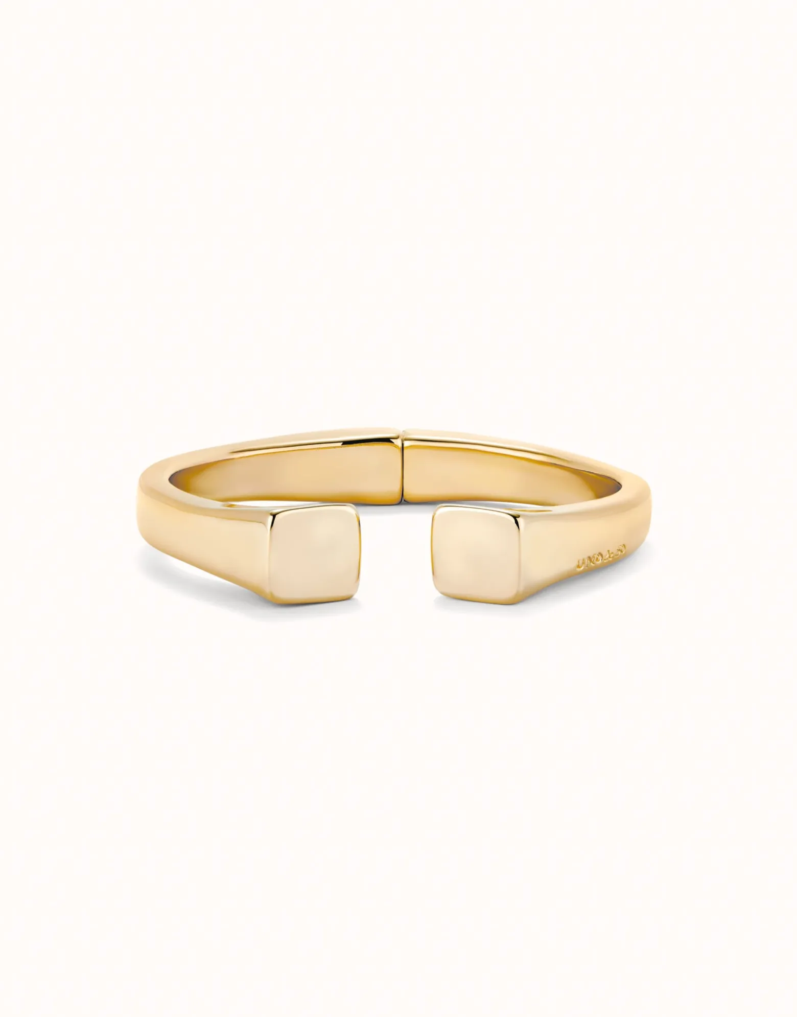 Bangle bracelet with square shape