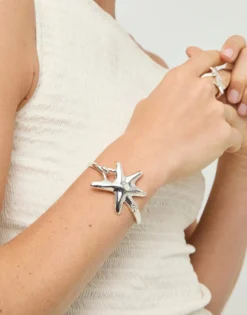 Bangle bracelet with starfish