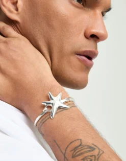 Bangle bracelet with starfish