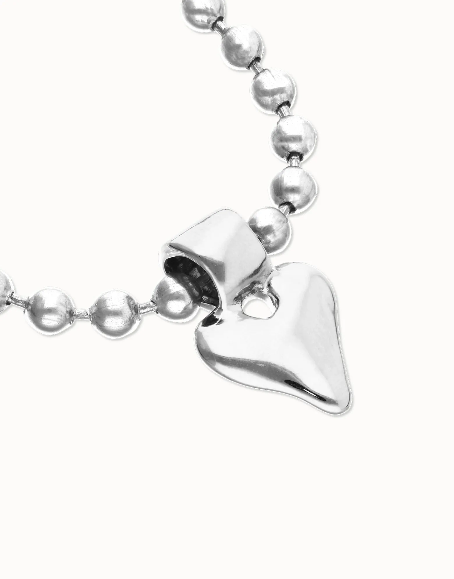Bead bracelet with heart detail