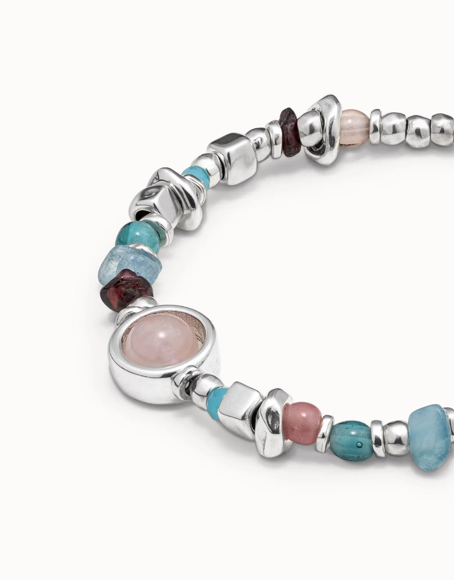 Beaded bracelet with crystals