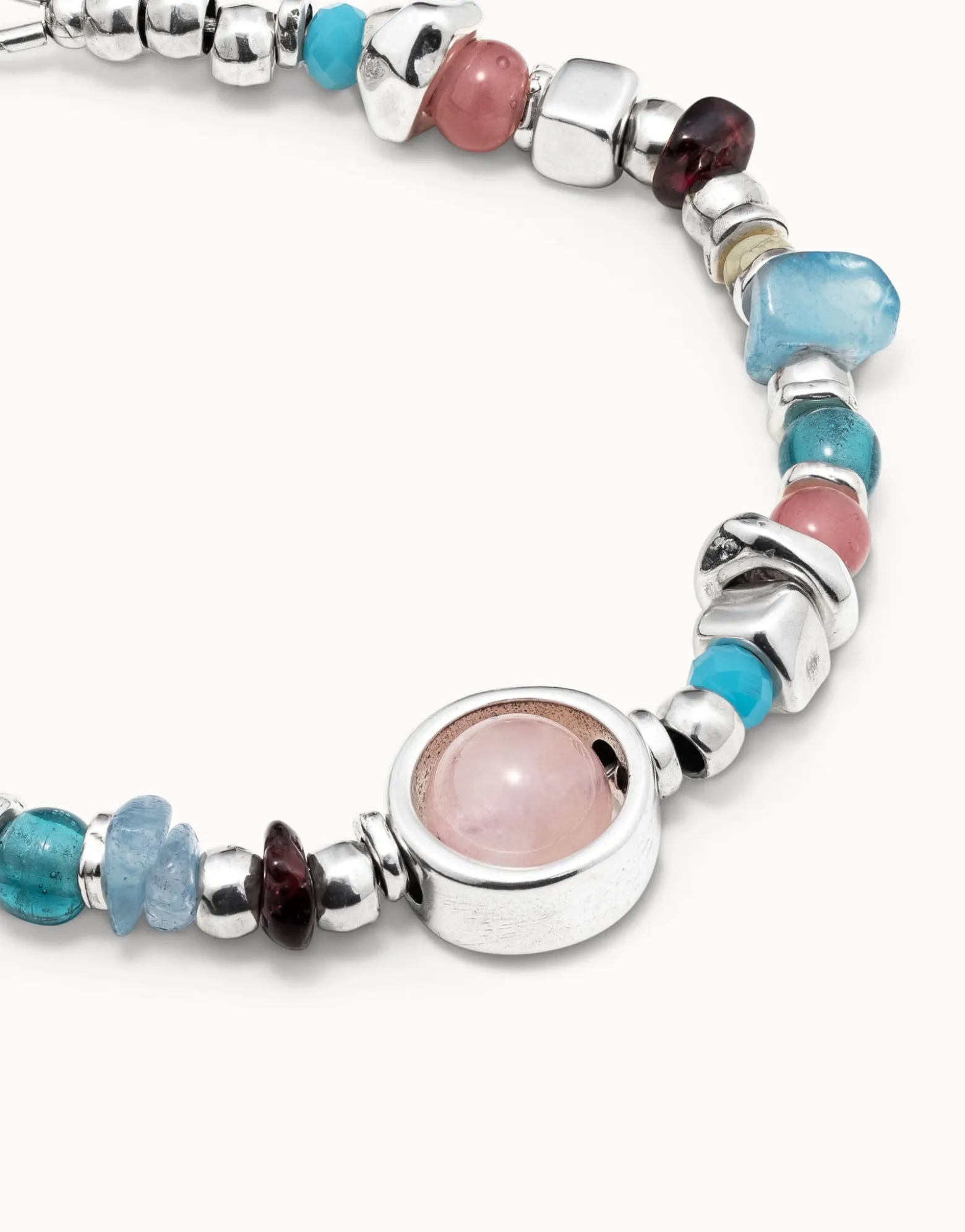 Beaded bracelet with crystals