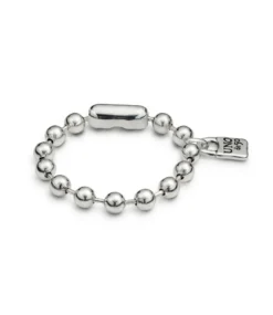 Beaded bracelet with padlock