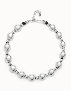 Beaded necklace with larger central bead