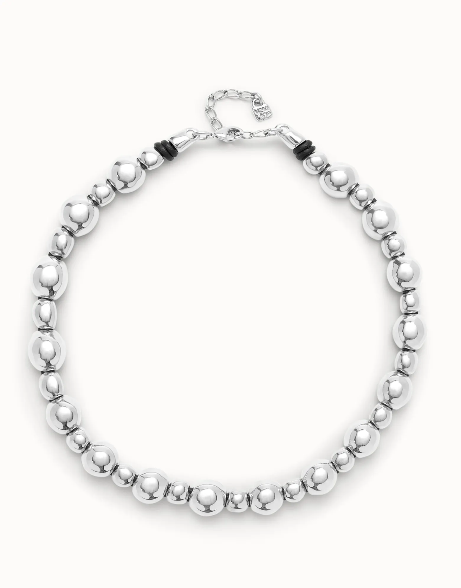 Beaded short necklace
