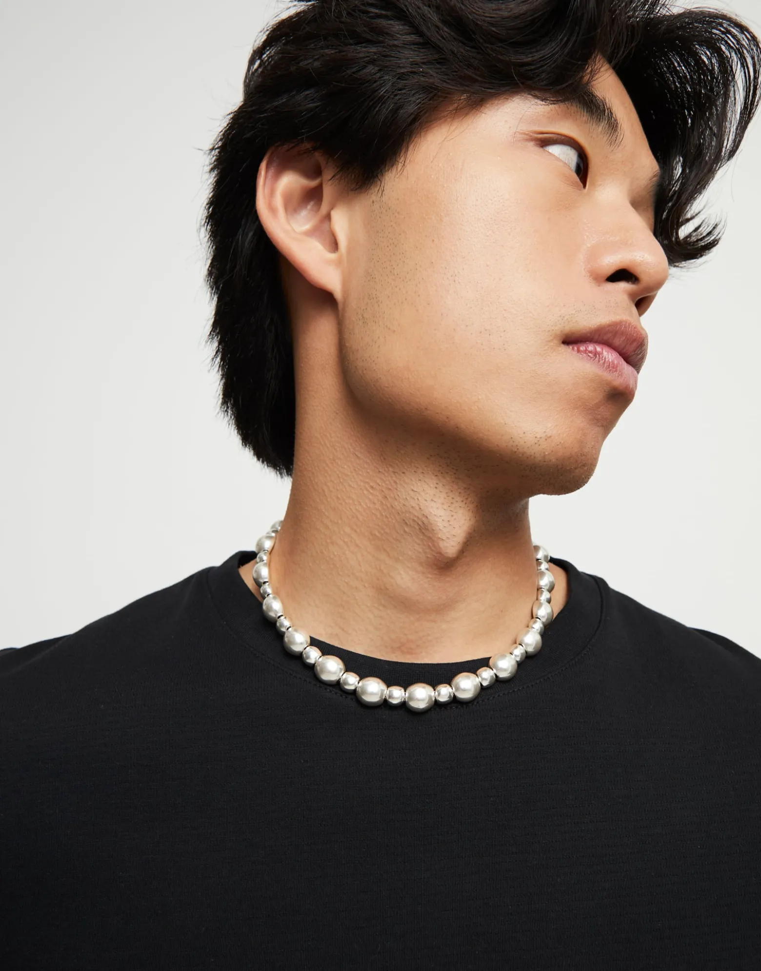 Beaded short necklace