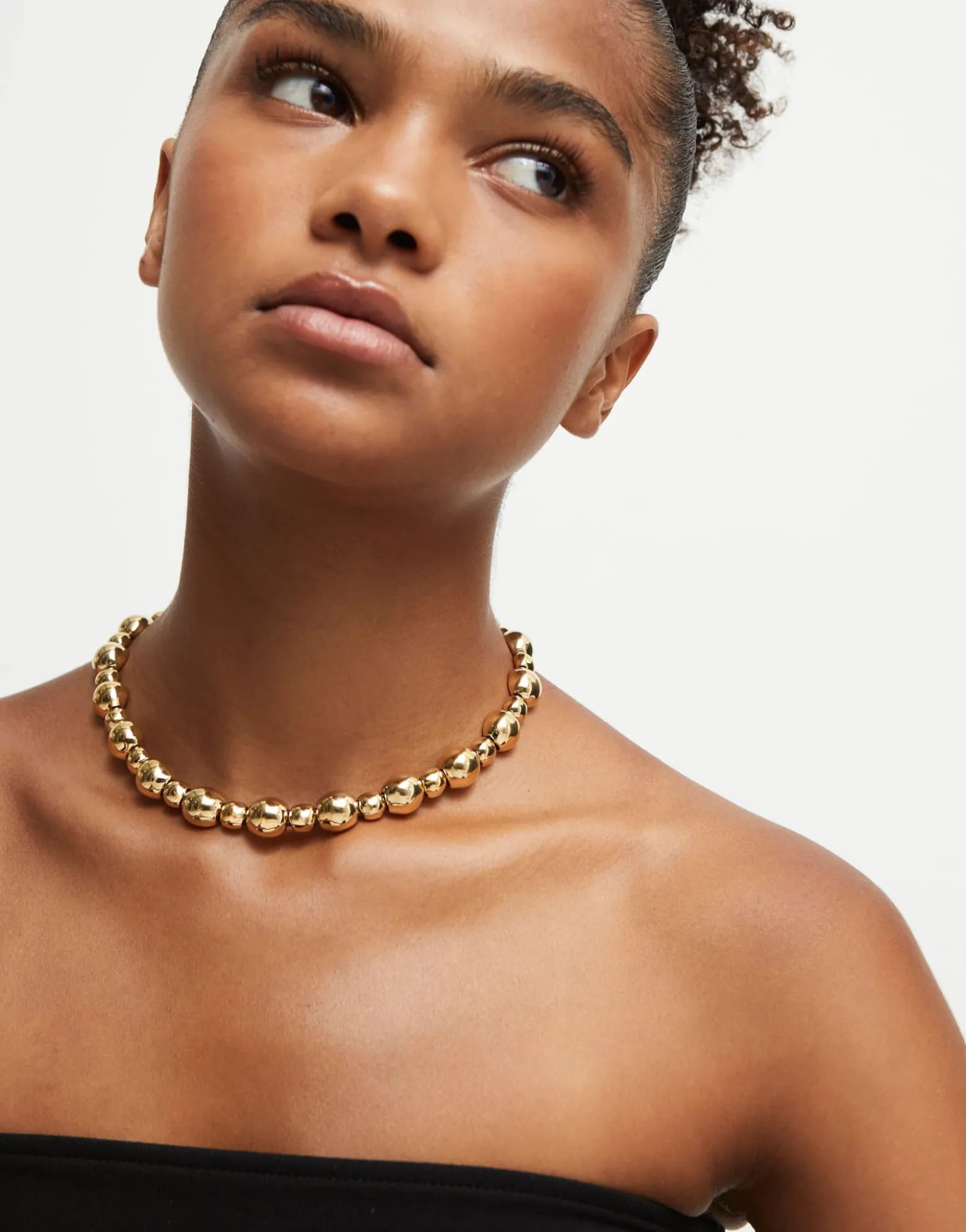Beaded short necklace