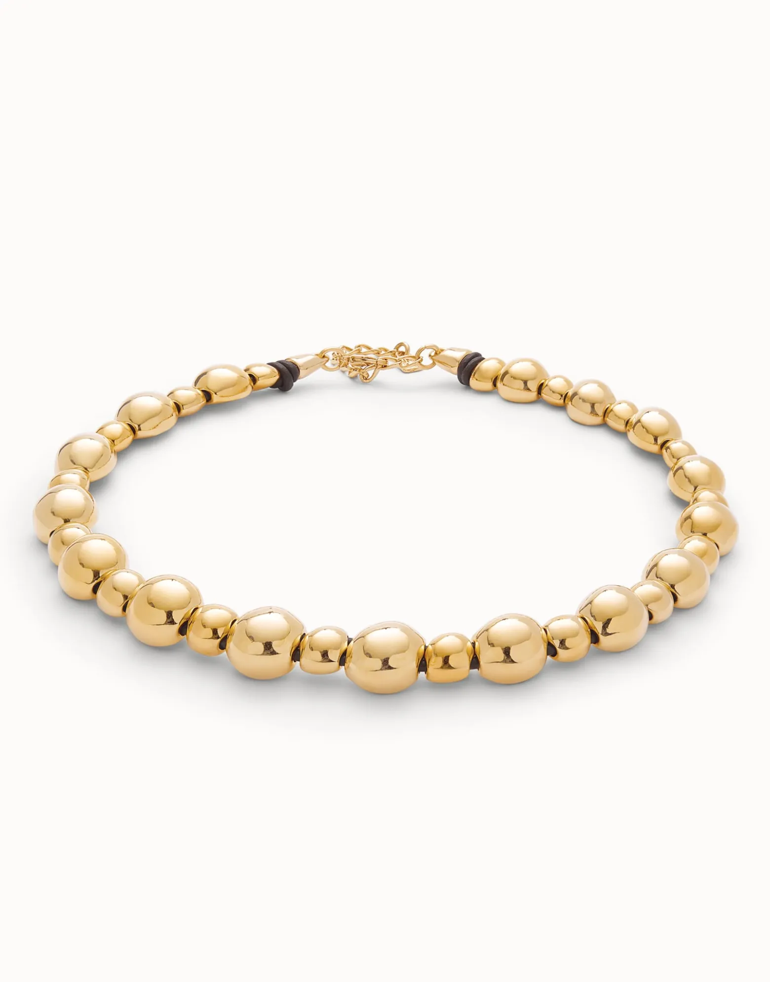 Beaded short necklace