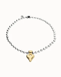 Beaded short necklace with heart detail