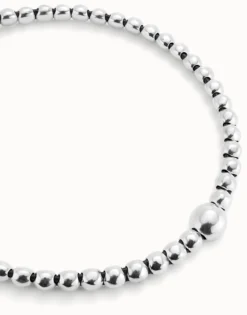 Beaded short necklace with larger central bead