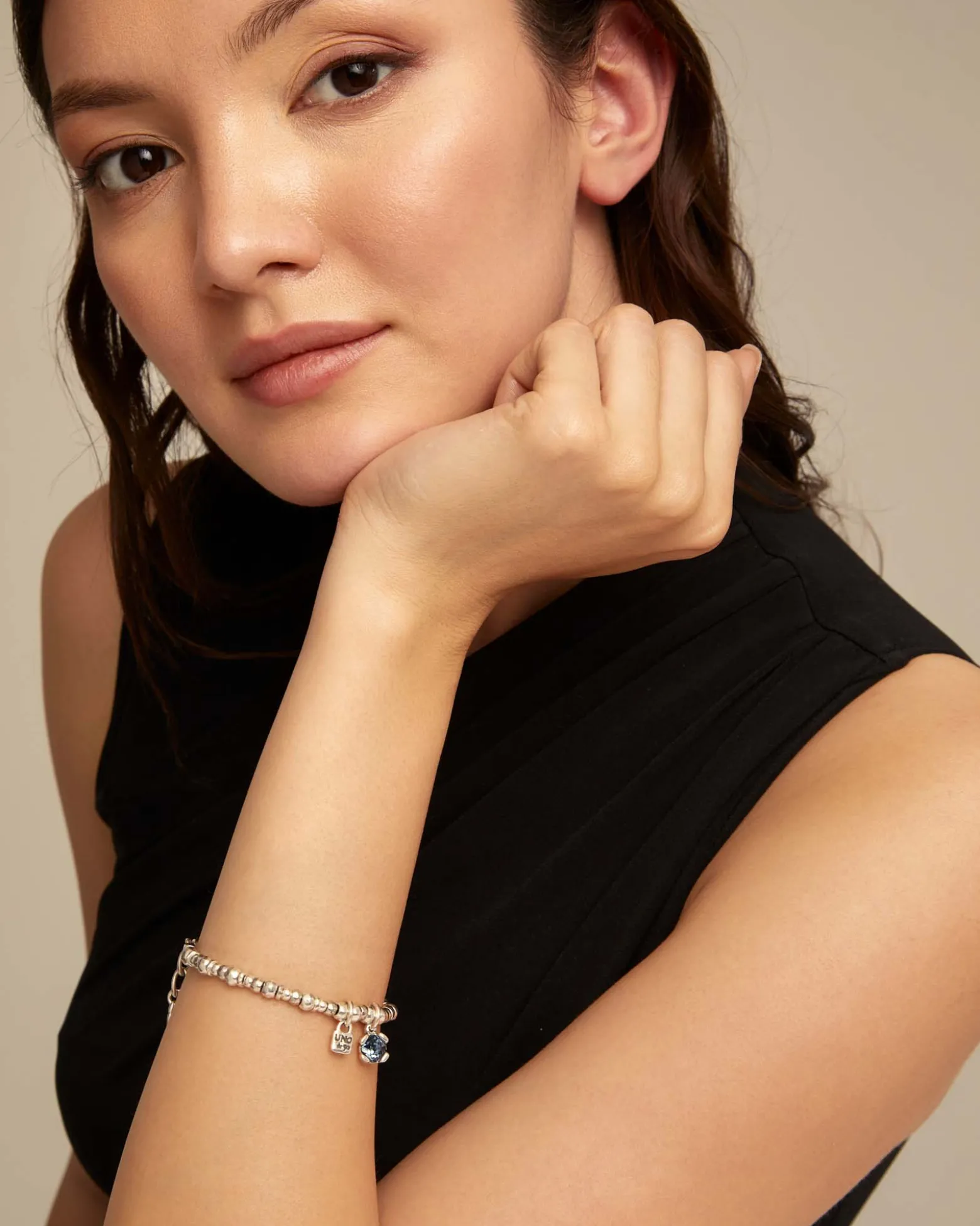 Beaded stretch bracelet with blue crystal