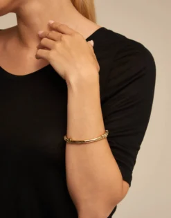 Beaded stretch bracelet with tubular piece