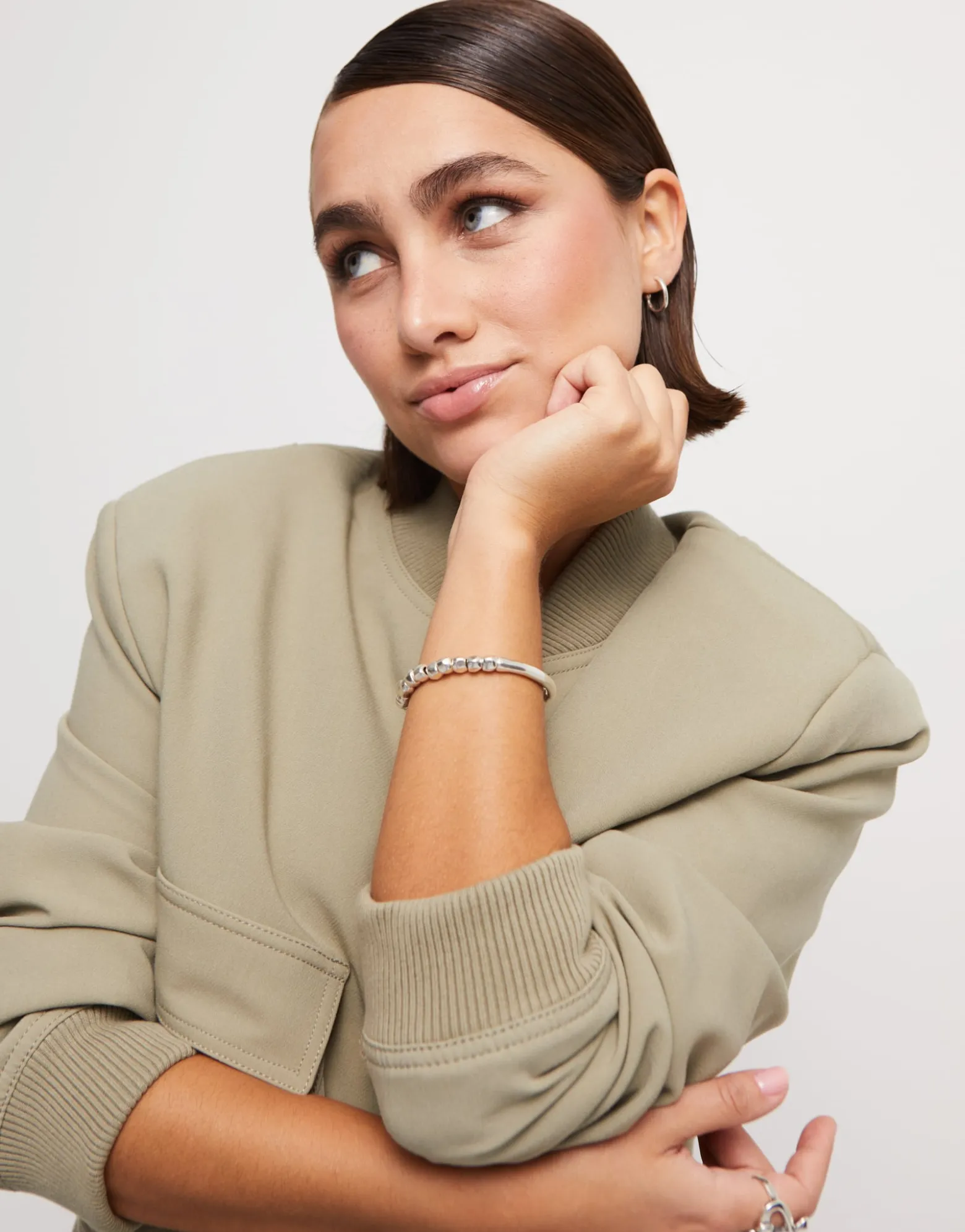 Beaded stretch bracelet with tubular piece