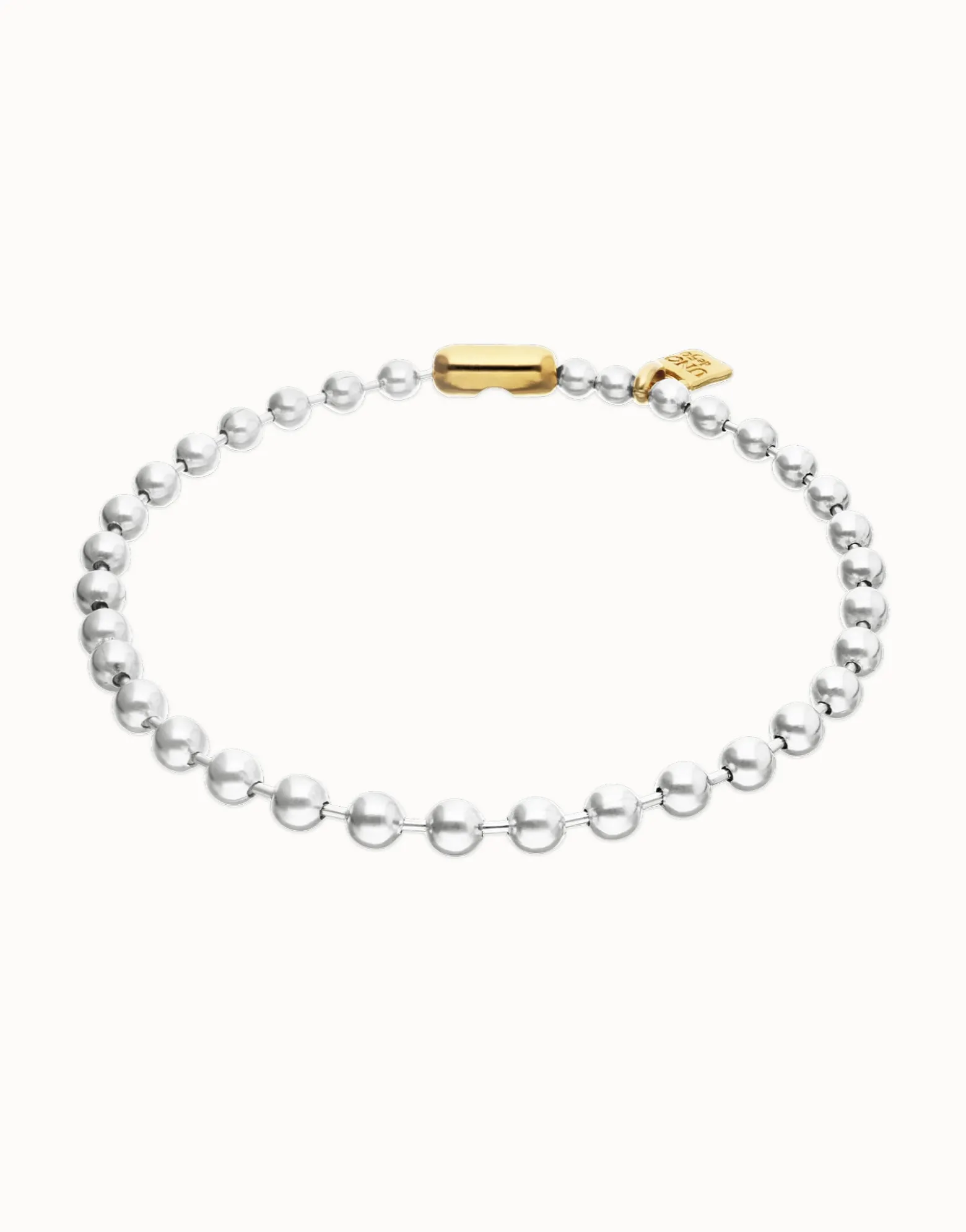 Bead necklace with contrasting accents