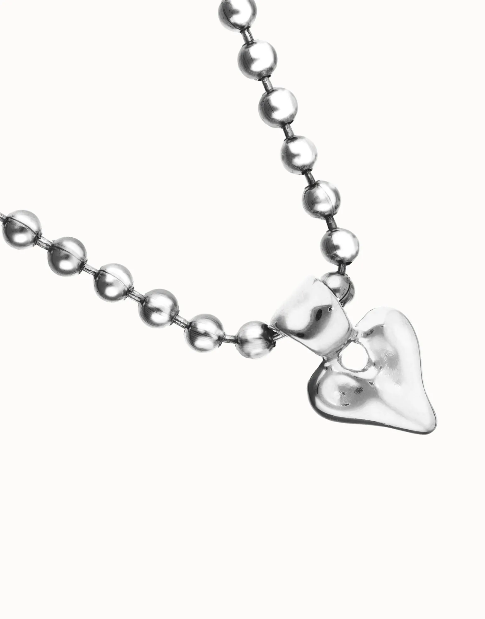 Bead necklace with heart detail
