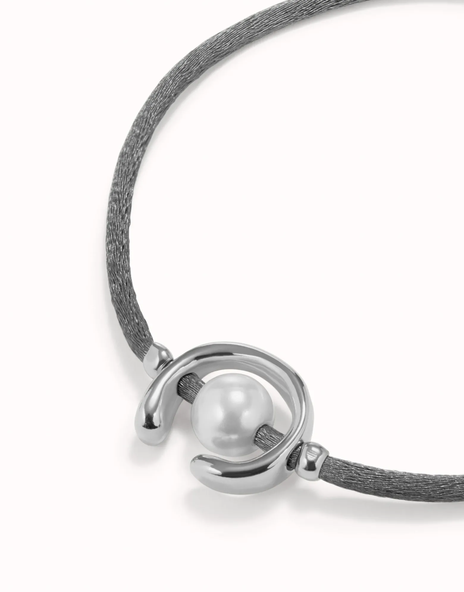 Black cord bracelet with a pearl