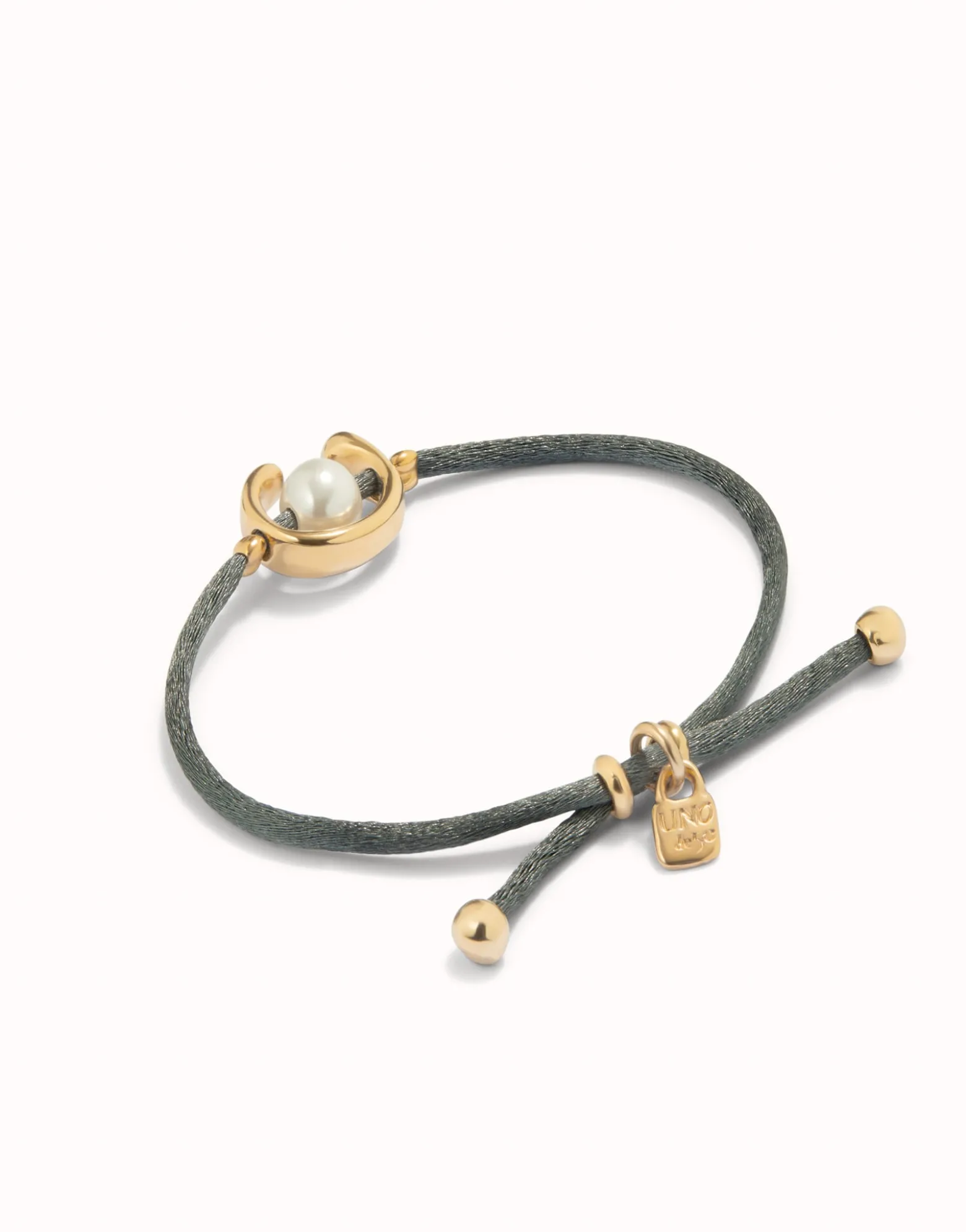 Black cord bracelet with a pearl