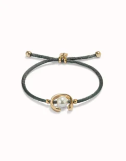 Black cord bracelet with a pearl
