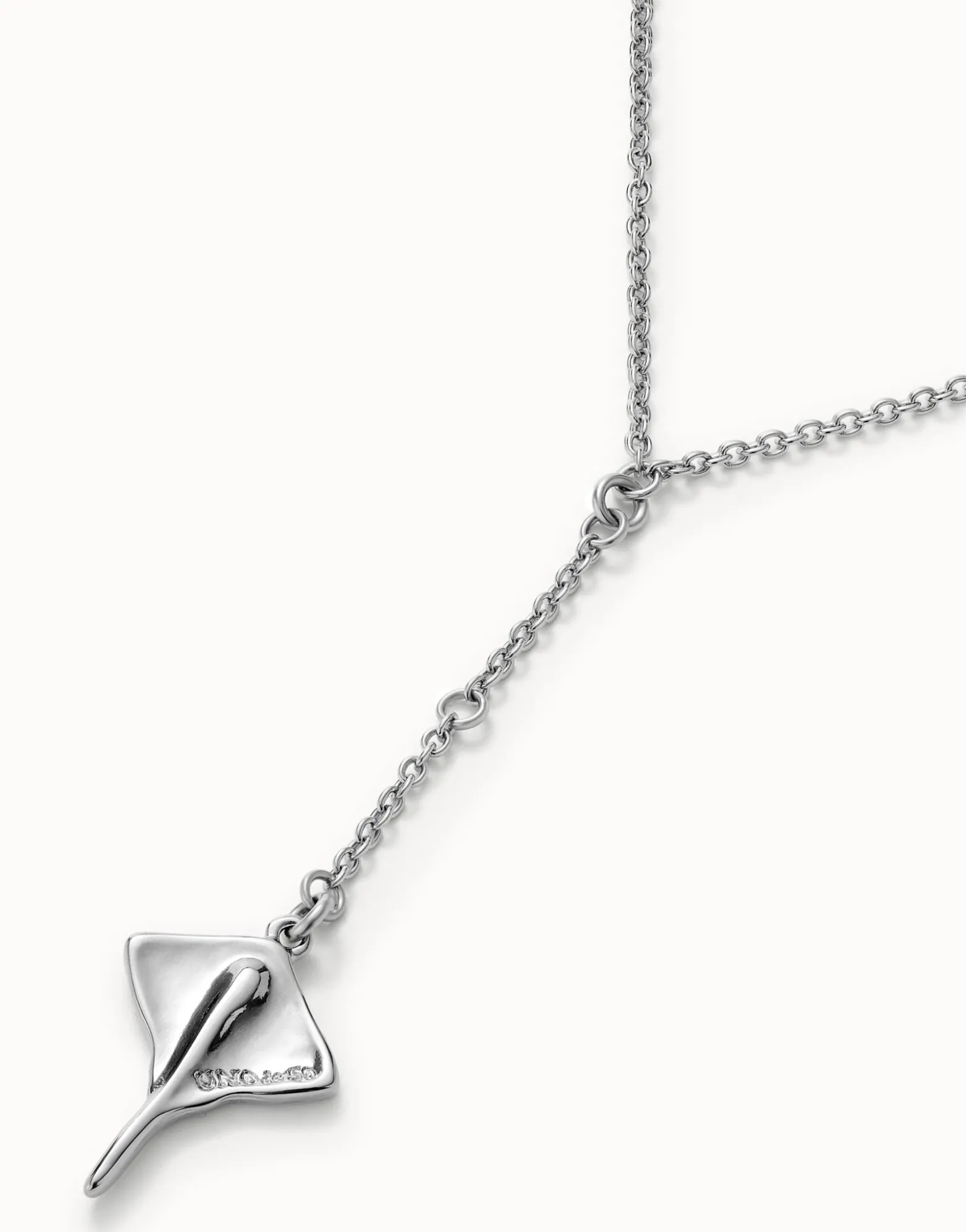 Body chain with manta ray