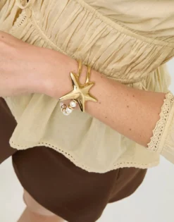 Bracelet with pearls and starfish
