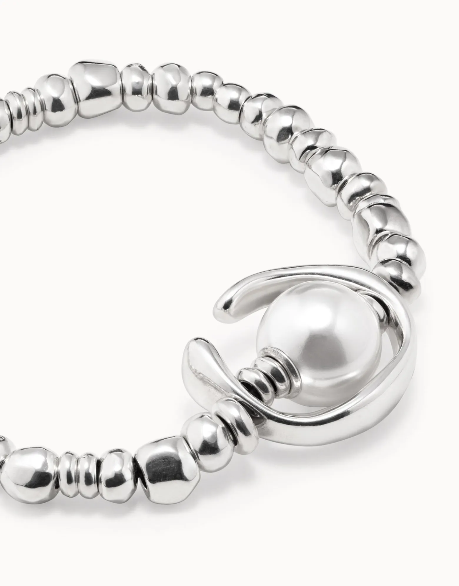 Bracelet with white pearl