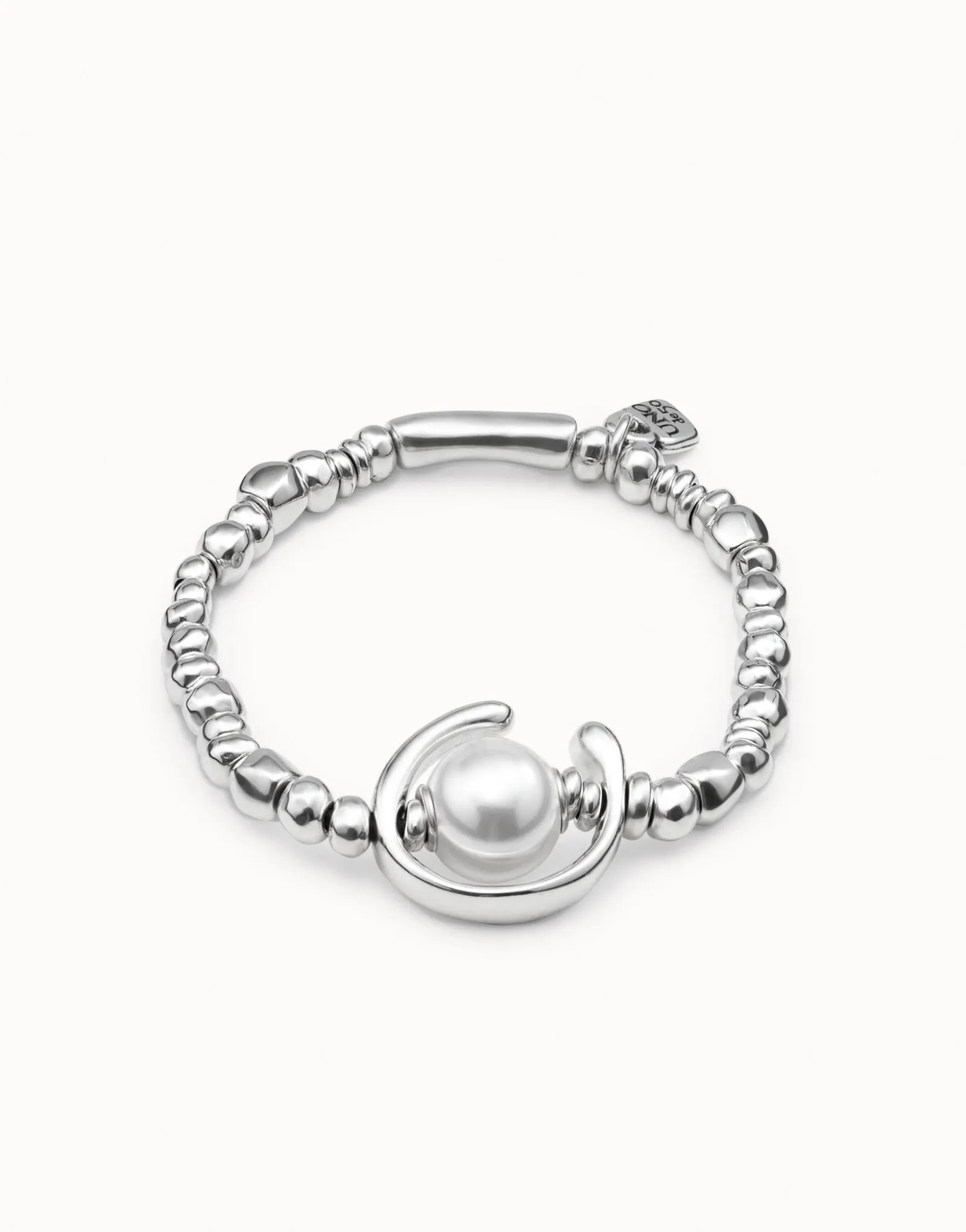 Bracelet with white pearl
