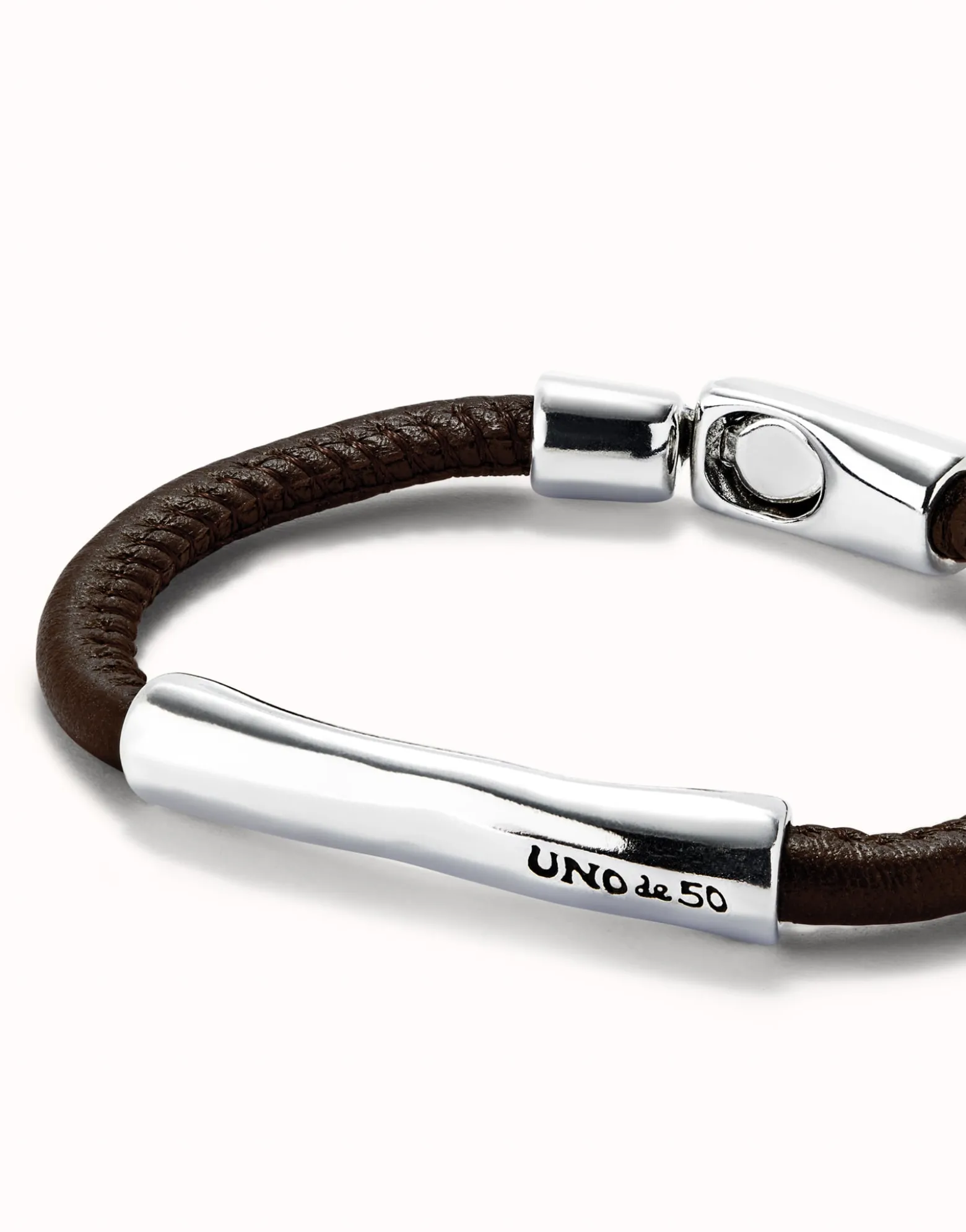 Brown leather bracelet with sterling silver-plated central detail