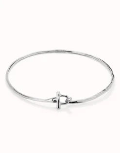 Choker necklace with front clasp and white topaz