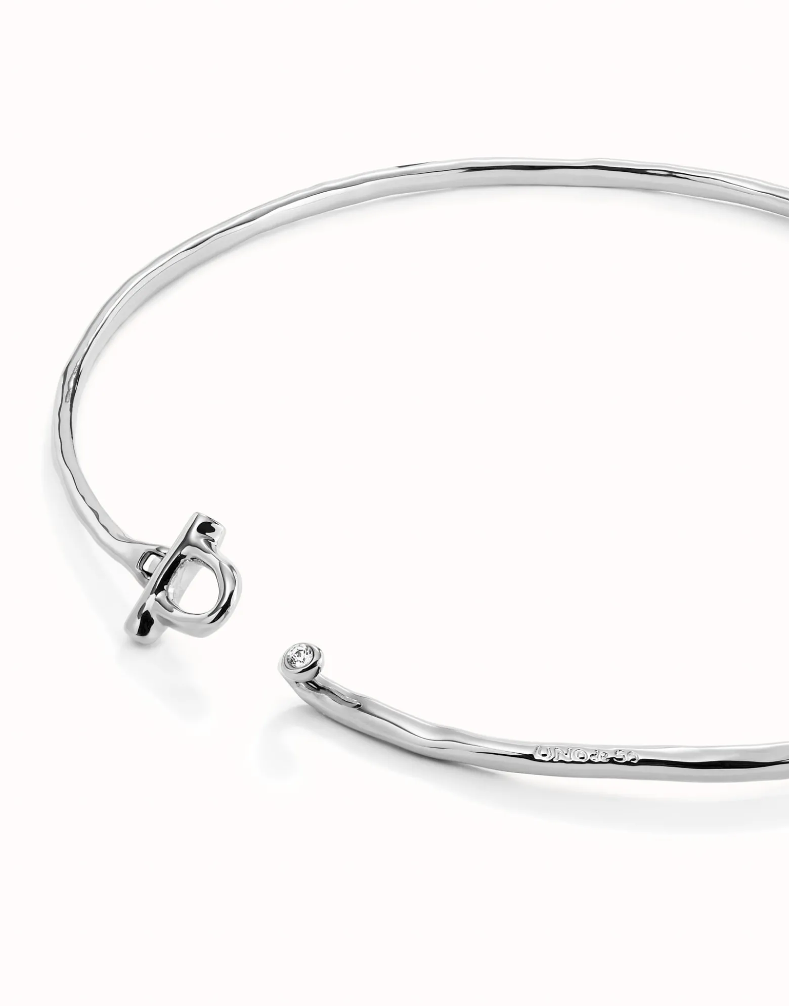 Choker necklace with front clasp and white topaz