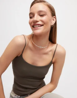 Choker necklace with front clasp and white topaz