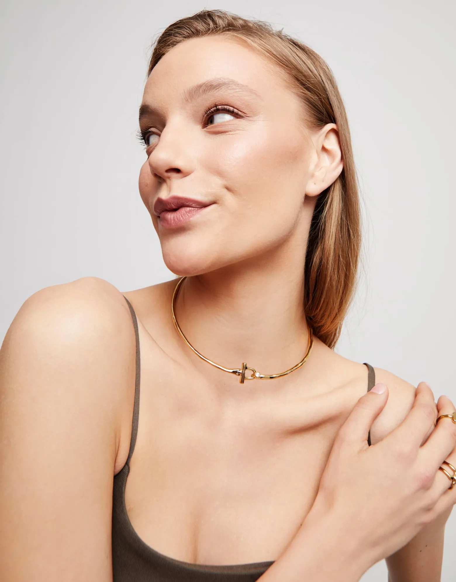 Choker necklace with front clasp and white topaz
