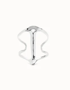 Cuff bracelet with manta ray structure