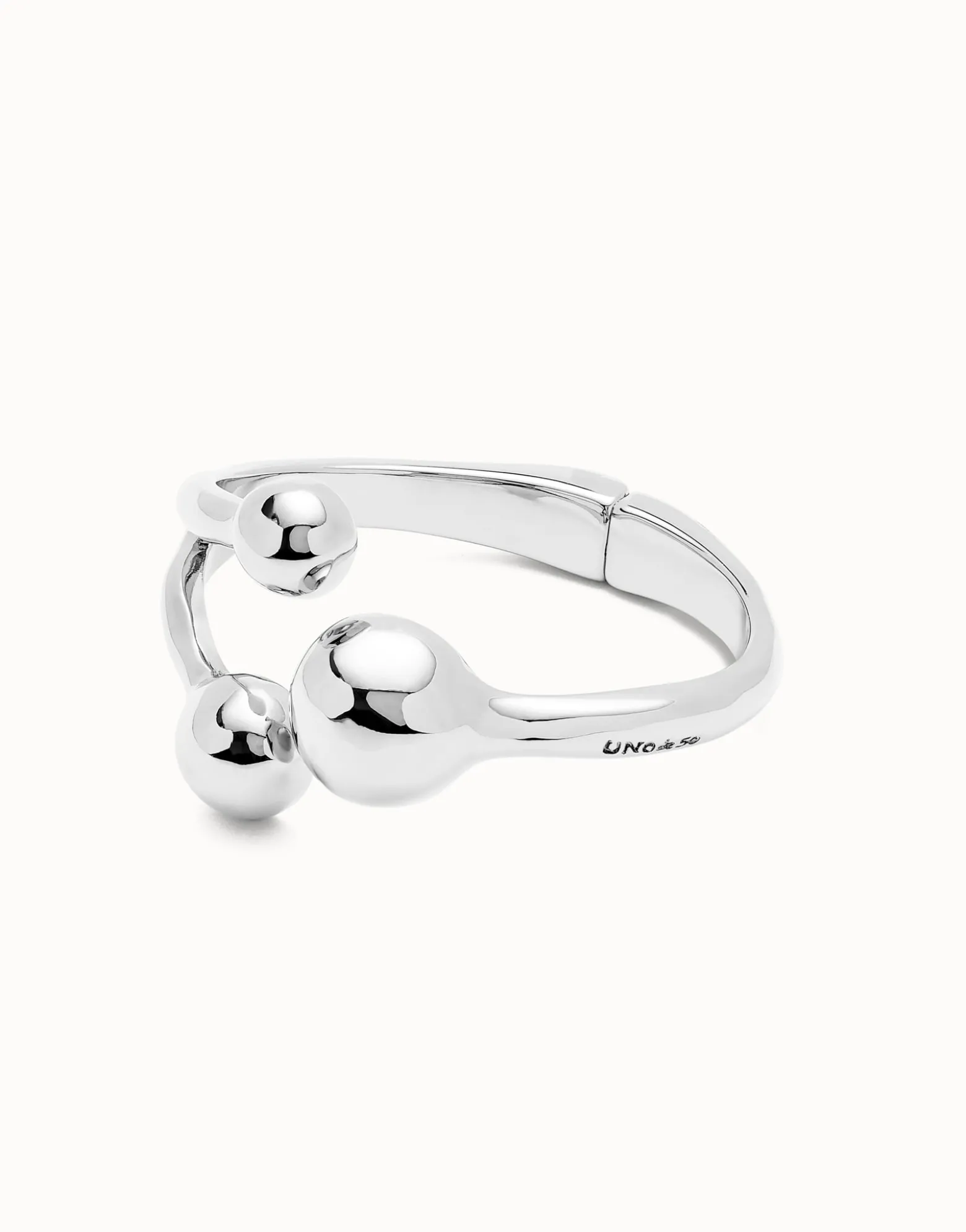 Cuff bracelet with three beads