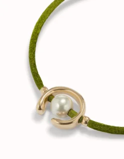Dark green cord bracelet a pearl