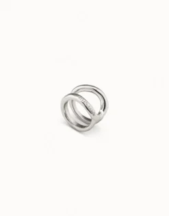 Double curved ring